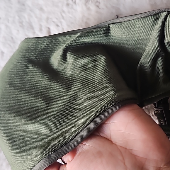 Bikini - Picture 3 of 3